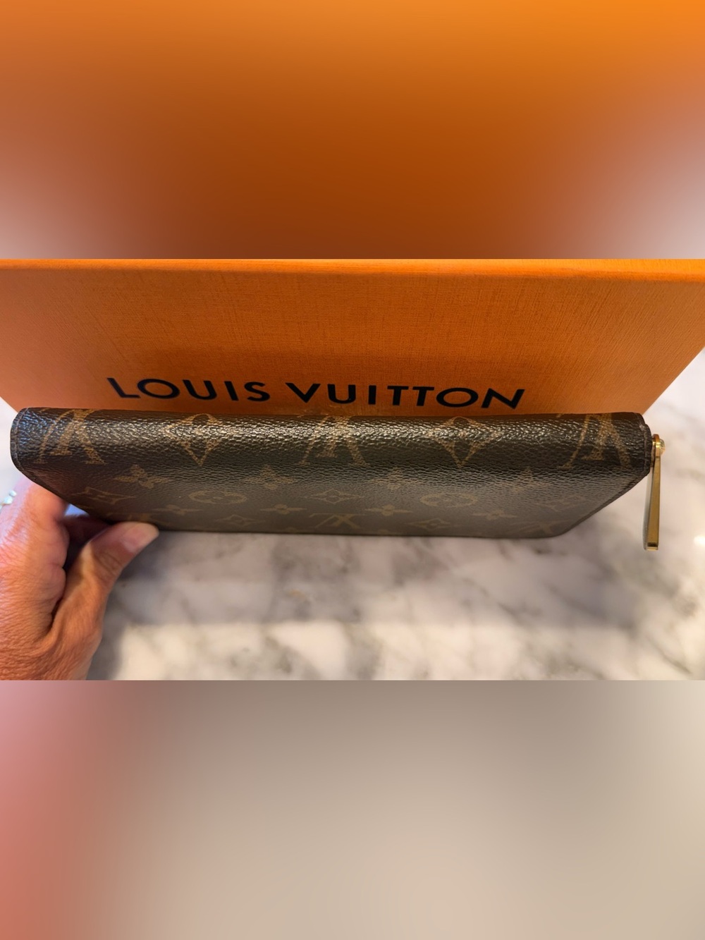 Authentic Louis Vuitton Zippy Wallet! - Picture 9 of 15